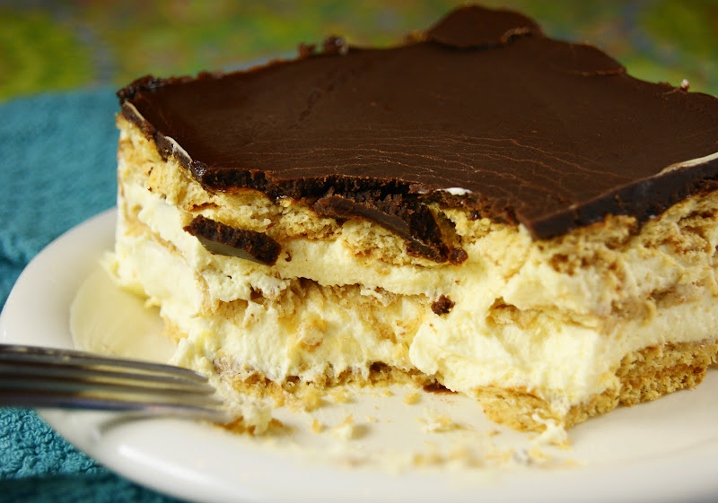 What's an easy recipe for a chocolate eclair cake?